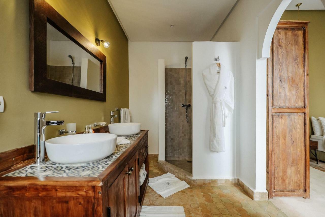 Nayanour Guest house